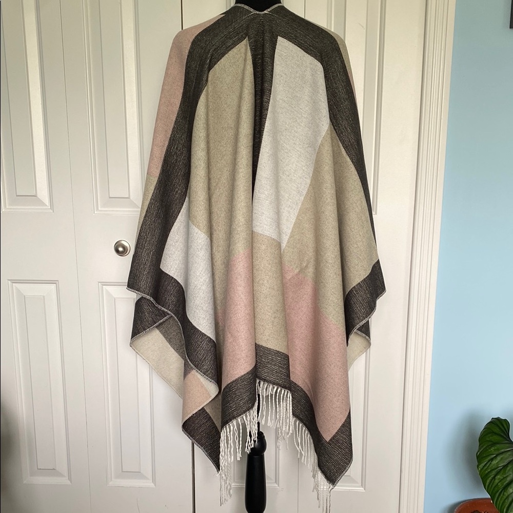 Beautiful Pink Grey And Tan Fringe Shrung Wrap Poncho One Size Fits Most - Picture 3 of 6